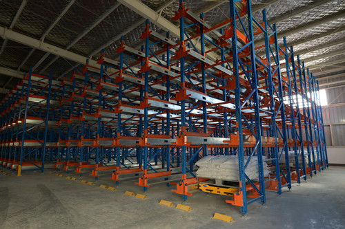 久威穿梭車貨架生產廠家