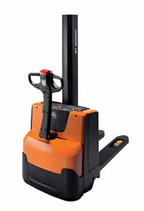 STAXIO系列電動堆高車 SWE080L  豐田叉車