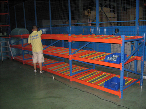 上海閔行廠家直銷(xiāo)流利式貨架滾輪式貨架