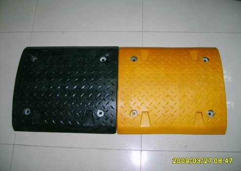 減速坡，減速膠，減速路拱，減速壟，減速帶