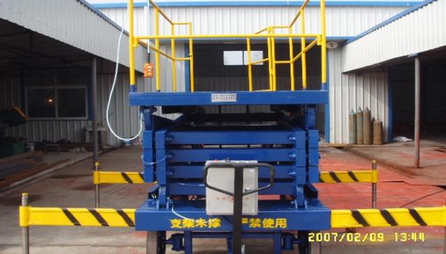 叉車、升降機(jī)、升降平臺(tái)、高空取料機(jī)