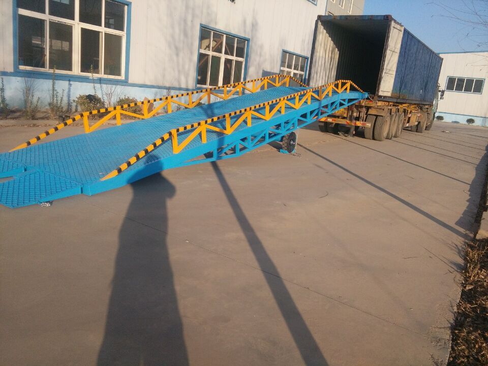 盛榮機(jī)械專業(yè)設(shè)計(jì)生產(chǎn)集裝箱裝卸登車橋 裝卸平臺(tái)