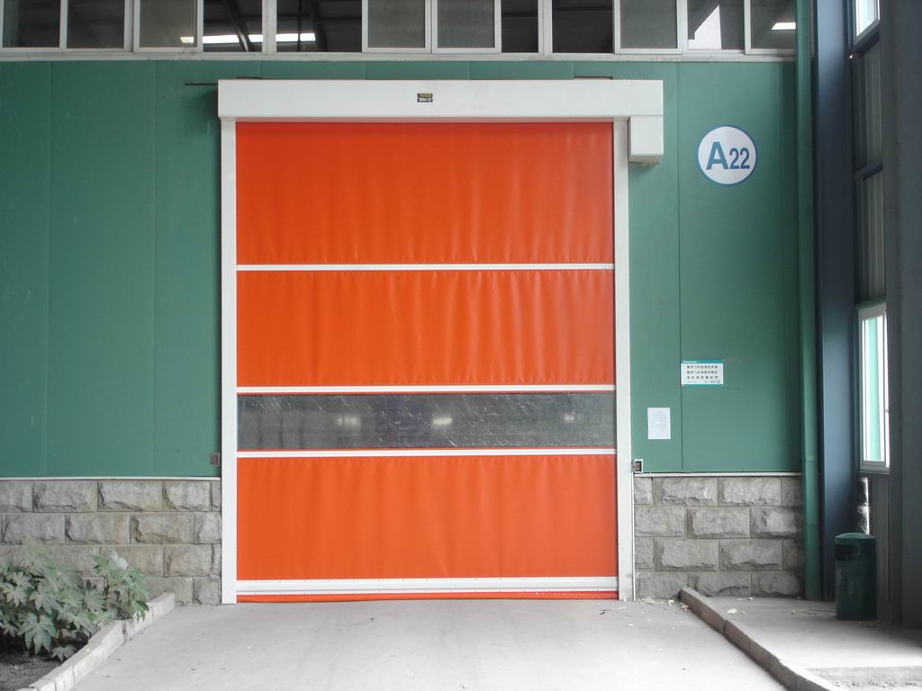 專(zhuān)業(yè)制作高速卷簾門(mén)，美觀大方，自潔性強(qiáng)，具有較好的抗風(fēng)性能