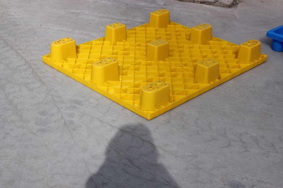 SP-1210網(wǎng)格九腳安全衛(wèi)生/載重平穩(wěn)塑料托盤