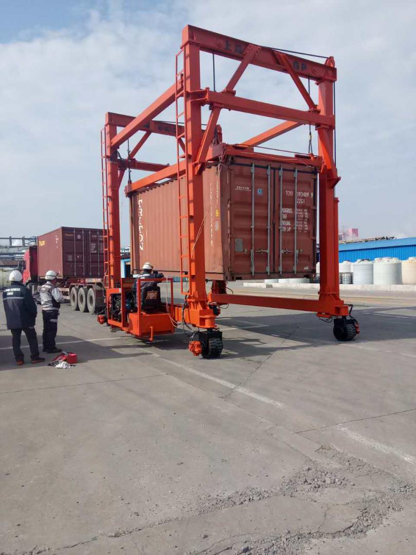 連體型吊機(jī)/集裝箱吊車/集裝箱土吊/碼頭港口集裝箱轉(zhuǎn)載吊機(jī)/移動(dòng)