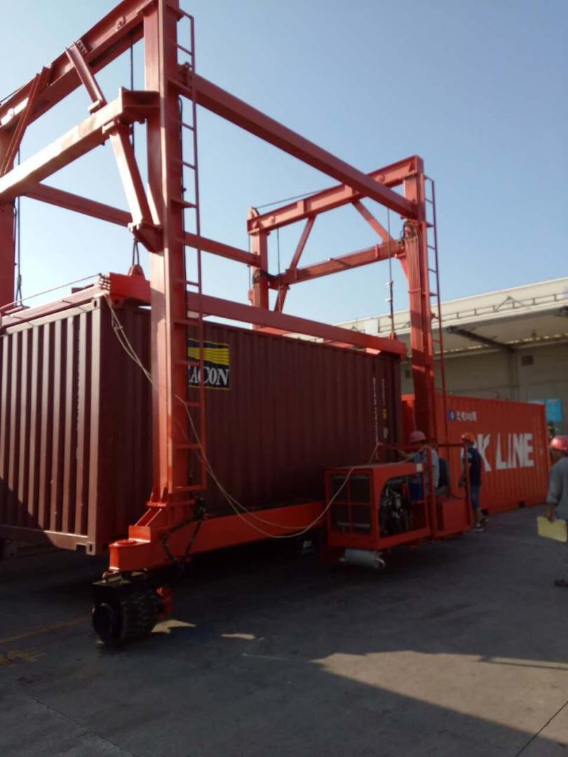 連體型吊機/集裝箱吊車/集裝箱土吊/碼頭港口集裝箱轉載吊機/移動