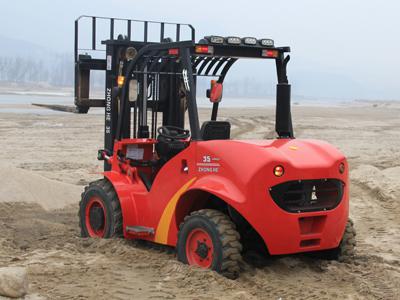 海南四驅(qū)叉車