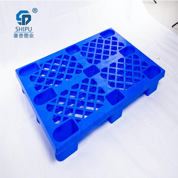重慶周邊塑料托盤生產(chǎn)廠家1208九腳塑料托盤倉(cāng)庫(kù)貨物墊倉(cāng)板尺寸