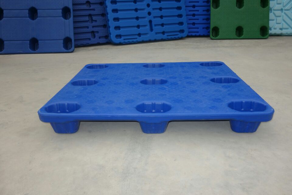 1111九腳吹塑塑料托盤1.1米*1.1米吹塑托盤配套地牛機(jī)械叉車