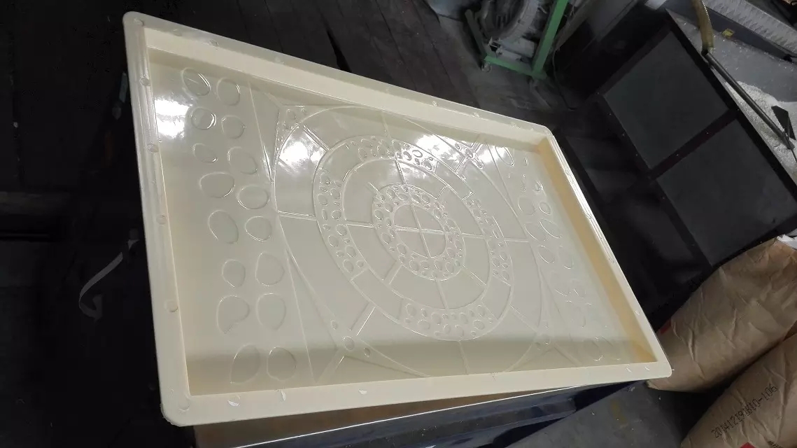 六角護(hù)坡模具多個(gè)規(guī)格專業(yè)技術(shù)團(tuán)隊(duì)到盛達(dá)模具