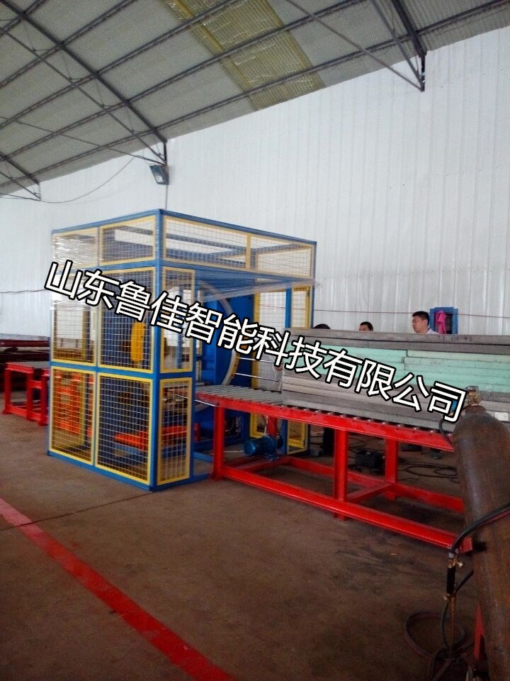 品牌隔墻板纏繞包裝機(jī)-山東魯佳