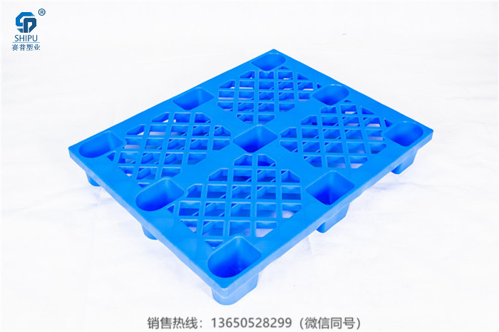供應(yīng)重慶潼南九腳塑料托盤 1.2米*1米網(wǎng)格塑料托盤廠家直銷