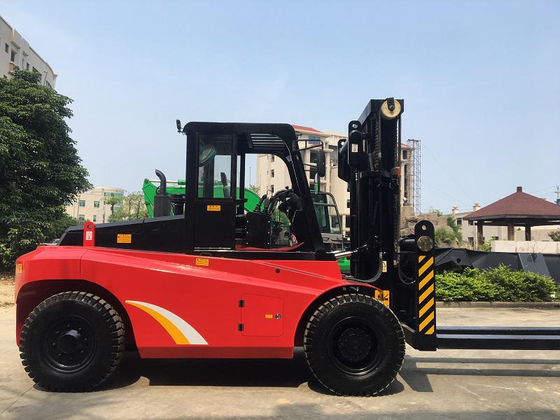 設(shè)備搬運(yùn)13.5噸叉車|采購(gòu)出租重型13.5噸叉車價(jià)格