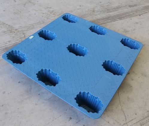 1010吹塑九腳托盤錦尚來吹塑托盤廠家價(jià)格低質(zhì)量好 庫存足產(chǎn)量高現(xiàn)貨供應(yīng) 歡迎來廠參觀