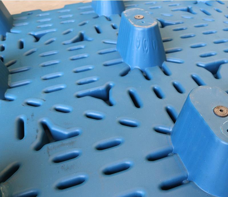 1010吹塑九腳托盤錦尚來吹塑托盤廠家價格低質(zhì)量好 庫存足產(chǎn)量高現(xiàn)貨供應(yīng) 歡迎來廠參觀