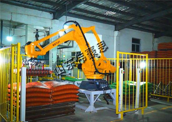 豆粕飼料全自動(dòng)碼垛機(jī) 袋料機(jī)器人碼垛解決方案