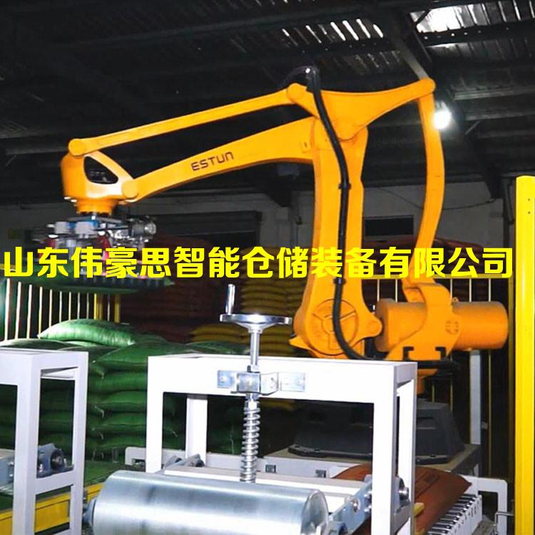 山東飼料全自動碼垛機(jī)供應(yīng)商 智能碼垛機(jī)器人工作現(xiàn)場