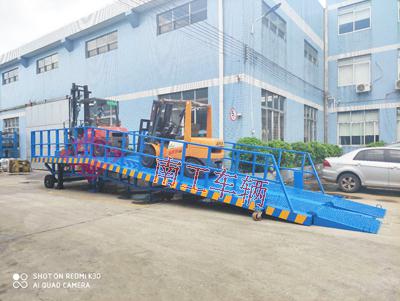 12噸移動式登車橋 高護欄型