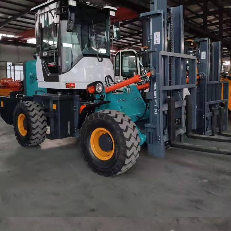   廠家直銷環(huán)保型越野叉車 裝卸自動(dòng)擋越野叉車 運(yùn)輸搬運(yùn)設(shè)備