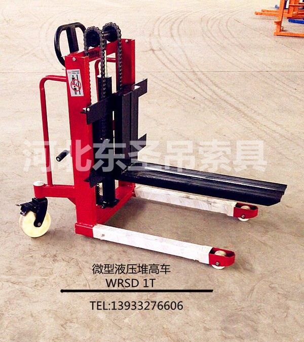 液壓堆高車幫您完成每日的堆垛工作