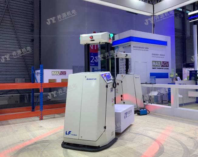 激光導(dǎo)航叉車(chē)AGV