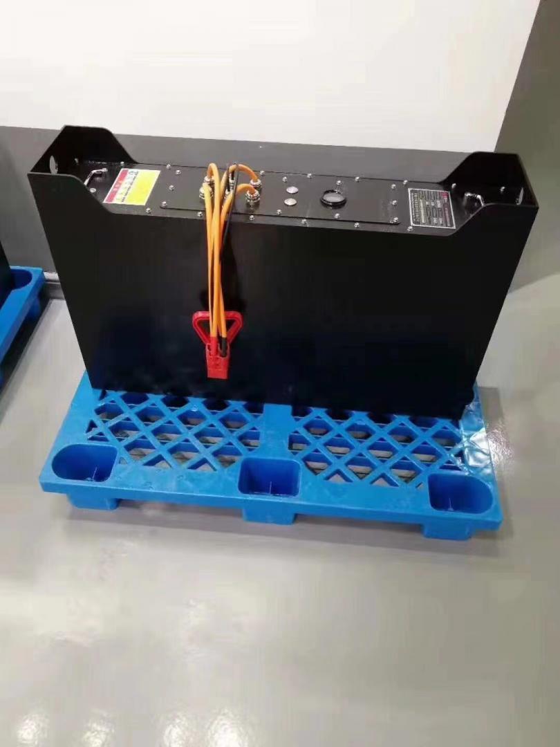 儲能、動力鋰電池組，廣泛應用于 AGV車、電動叉車。可按需定制