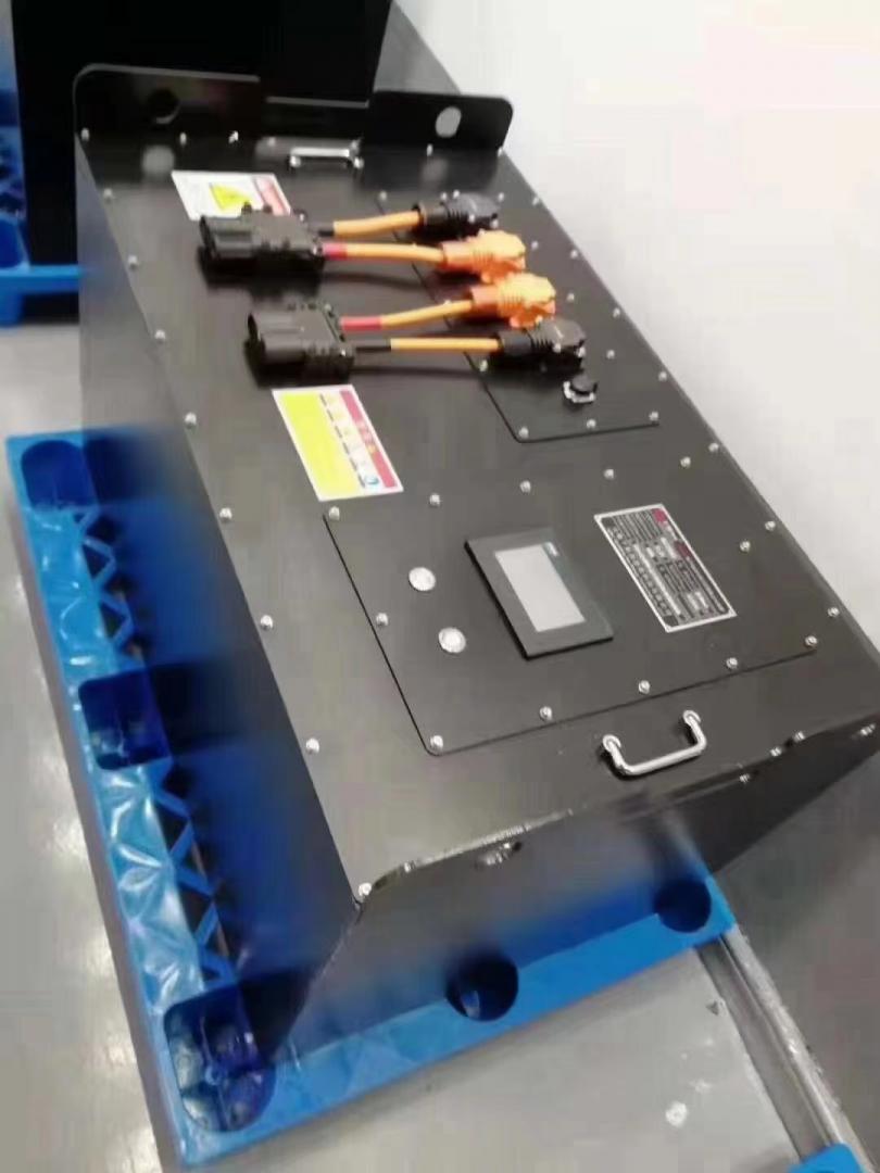 儲能、動力鋰電池組，廣泛應(yīng)用于 AGV車、電動叉車?？砂葱瓒ㄖ? width=