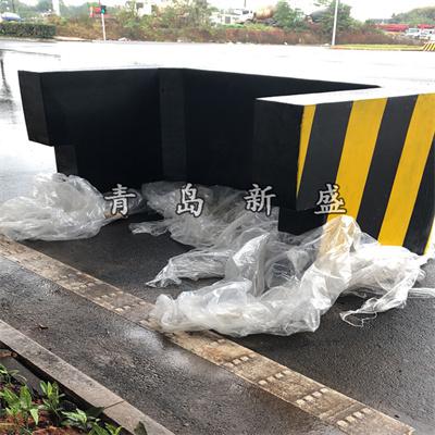 鐵跨公立交橋墩臺防撞保護(hù)裝置 公路橋墩黑黃相間醒目提示