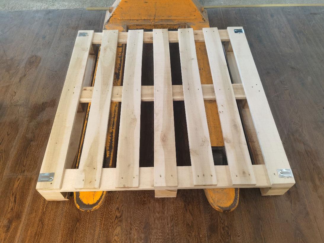 實(shí)木托盤(pán)叉車托盤(pán)物流倉(cāng)庫(kù)倉(cāng)儲(chǔ)周轉(zhuǎn)堆貨用托盤(pán)