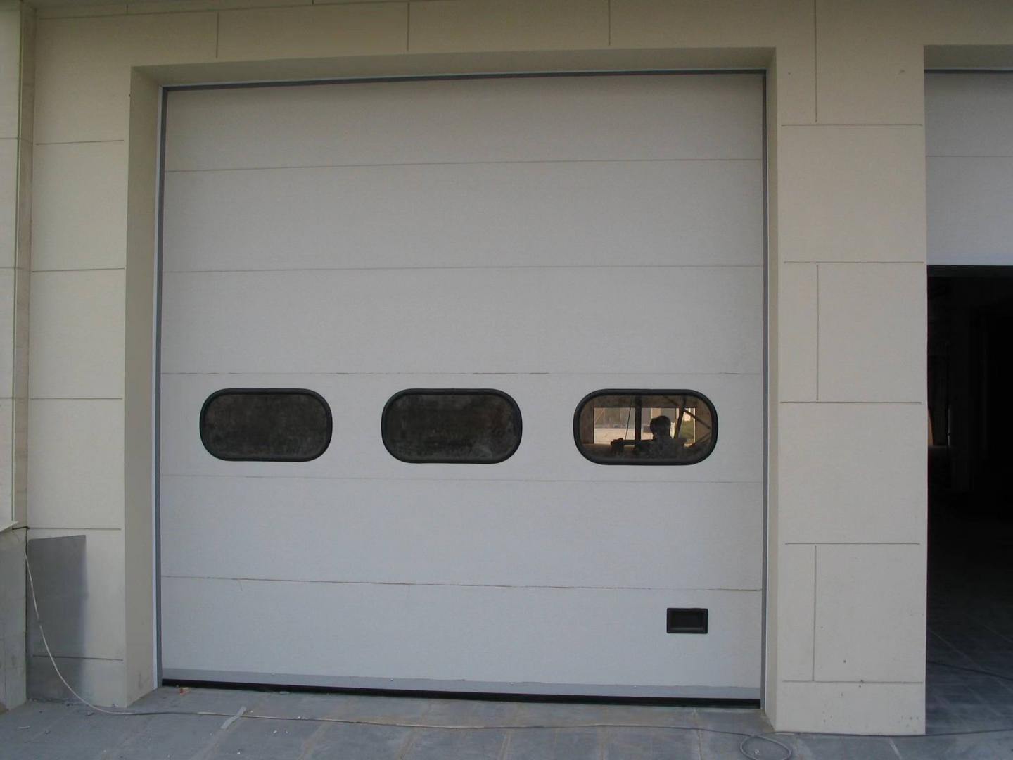 沈陽(yáng)工業(yè)堆積門(mén)廠家-專(zhuān)業(yè)廠家-星鴻門(mén)業(yè)-提供安裝方案