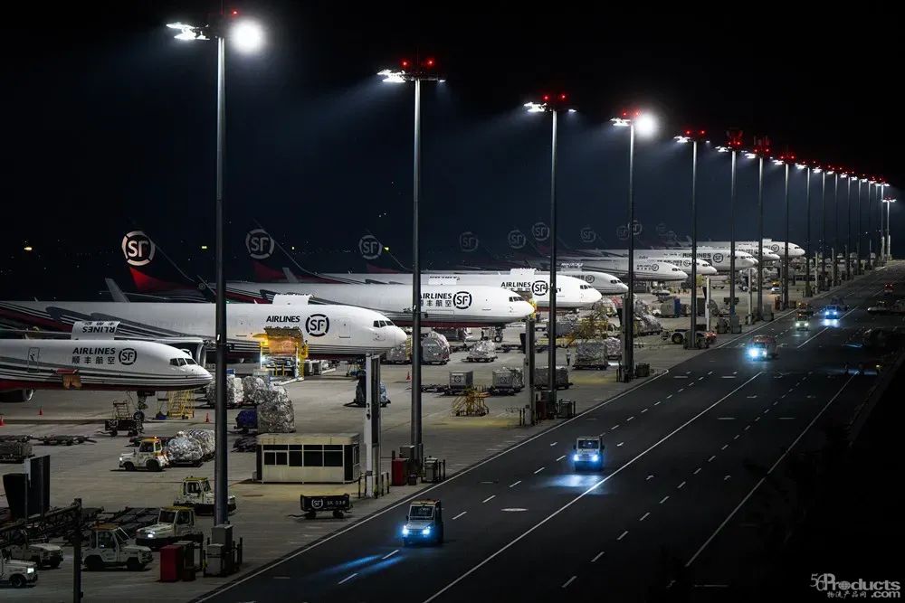 1751426103956596.jpg 順豐航空美圖2.jpg